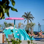 Seascape Apartment Spa N Pool Beach Resort
