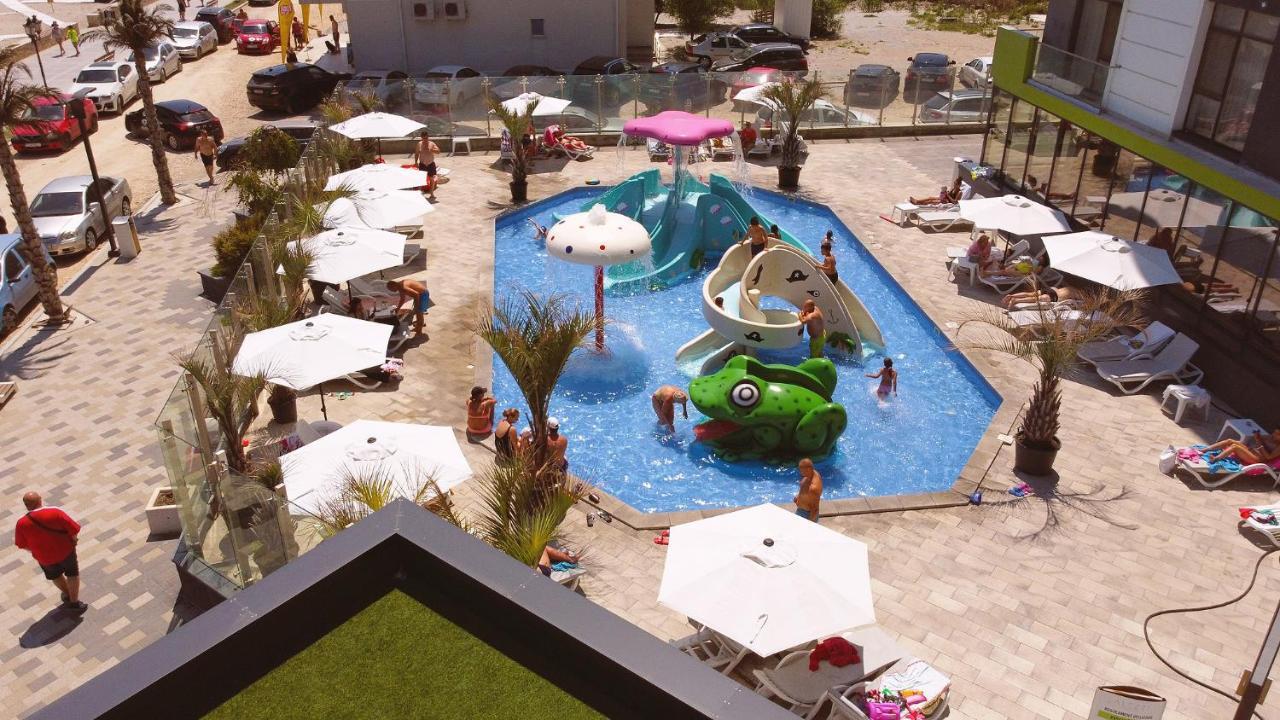 Apartment Seascape N Pool
